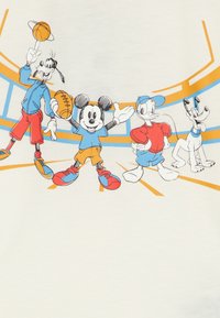 adidas Performance MICKEY MOUSE UNISEX - T-shirt imprimé - off white/bright red/multicolor