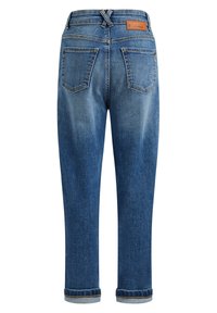 Džínové kalhoty se středním praním, pěti kapsami, zadním logem a ohrnutými manžetami pro uvolněný střih.