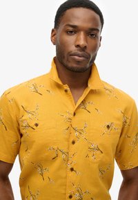 Superdry & Co SHORT SLEEVE - Camisa - golden blossom