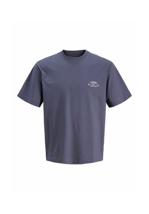 Marineblaue T-Shirt mit kurzen Ärmeln, kleinem weißen Motiv und Text auf der linken Brust, Rundhalsausschnitt, schlichtes Design.