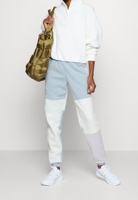 Reebok Träningsbyxor - grey