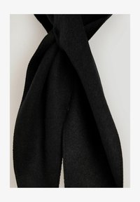 Selected, black felt