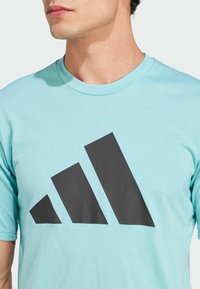 adidas Performance ESSENTIALS FEELREADY - Športové tričko - mint ton   black
