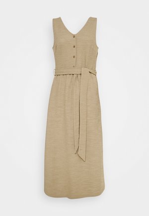 Robe midi beige avec un col en V, des boutons à l'avant et une ceinture nouée à la taille. Fabriquée en tissu texturé, elle présente un corsage ajusté et une jupe ample.