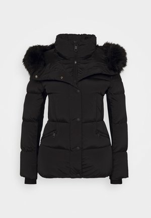 Veste d'hiver rembourrée noire avec col montant, capuche amovible ornée d'un bord en fausse fourrure noire, fermeture éclair à l'avant, boutons-pression et poches latérales zippées.