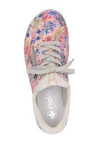Sneaker mit Blumenmuster auf pinkem Grund, grauen Schnürsenkeln und seitlichem Reißverschluss. Verfügt über ein gepolstertes Innenleben und eine strukturierte Stoffaußenfläche.