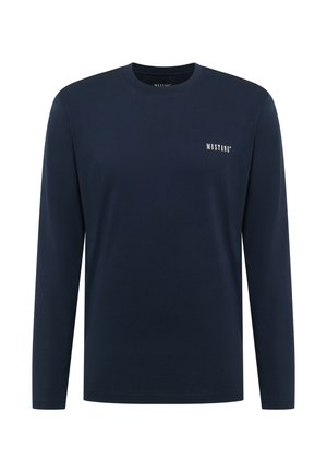 Tumši zils, garām piedurknēm, apaļas apkakles krekls ar mazu baldu "MUSTANG" logotipu uz kreisās krūtis.