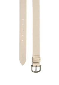 Beige leren riem met een gestructureerde afwerking, voorzien van een zilveren metalen gesp en meerdere verstelgaten, die minimalistische designelementen toont.
