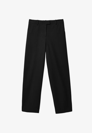 Czarne spodnie o prostym kroju, wykonane z gładkiego materiału, z paskiem w talii oraz pętelkami na pasek i z przodu z zamkiem błyskawicznym.