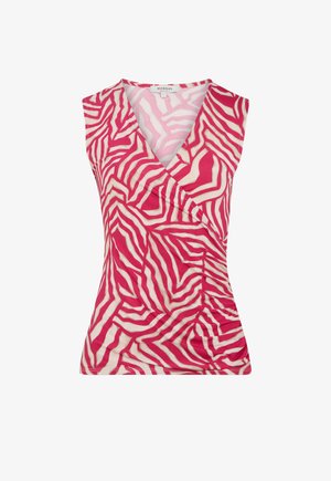 Top sin mangas rosa con un patrón de rayas de cebra en blanco; presenta un diseño cruzado y una textura suave y lisa.