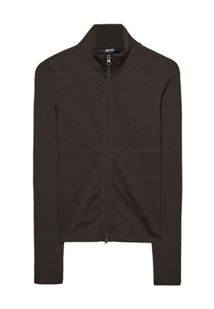 Ciemnobrązowa kurtka na zamek z wysokim kołnierzem, długimi rękawami i gładką, teksturowaną tkaniną. Minimalistyczny design bez widocznych elementów metalowych.