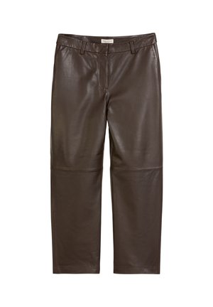 Braune Lederhosen mit glatter Textur, geradem Schnitt, zwei Fronttaschen und einem Bund. Klassischer Schnitt für vielseitige Stylingmöglichkeiten.