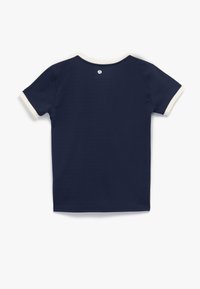 Mørkeblå kortærmet t-shirt med cremerfarvet krave og ærmekanter. Den glatte stofsammensætning har et lille logo på bagsiden af halsudskæringen.