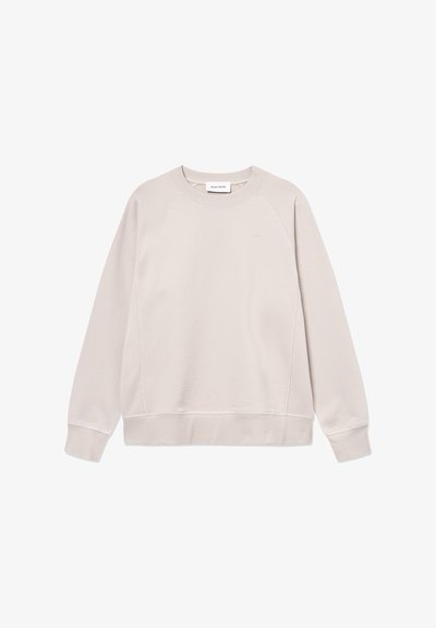 Šviesiai smėlinis džemperis su apvaliu kaklu, raglan rankovėmis, džinsiniu apdailos kraštu ir apačia. Minkštas audinys su subtiliomis siuvimo detalėmis.