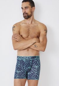 Jockey boxershorts met een donkerblauw en mintgroen bladrandpatroon. Elastische tailleband met het logo "JOCKEY". Zachte stof met een aansluitend ontwerp.