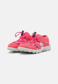 Viking SANDVIKA UNISEX - Vaellussandaalit - pink
