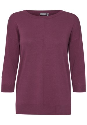 Bordeaux gebreide trui met een ronde halslijn, driekwartmouwen en ribgebreide manchetten. Heeft een middennaad detail en een zachte textuur.