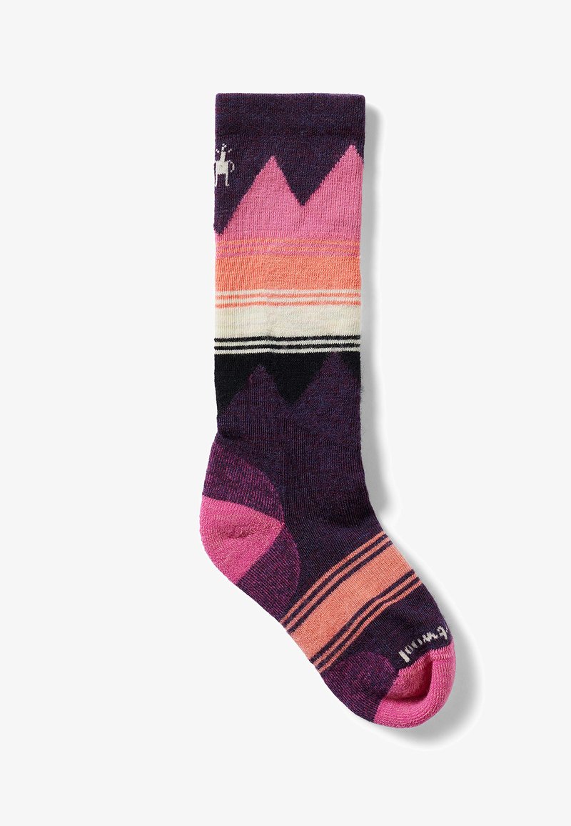 Calcetín multicolor hasta la rodilla con una base morada, patrones geométricos en rosa y negro, y refuerzos sólidos en rosa en el talón y la punta.