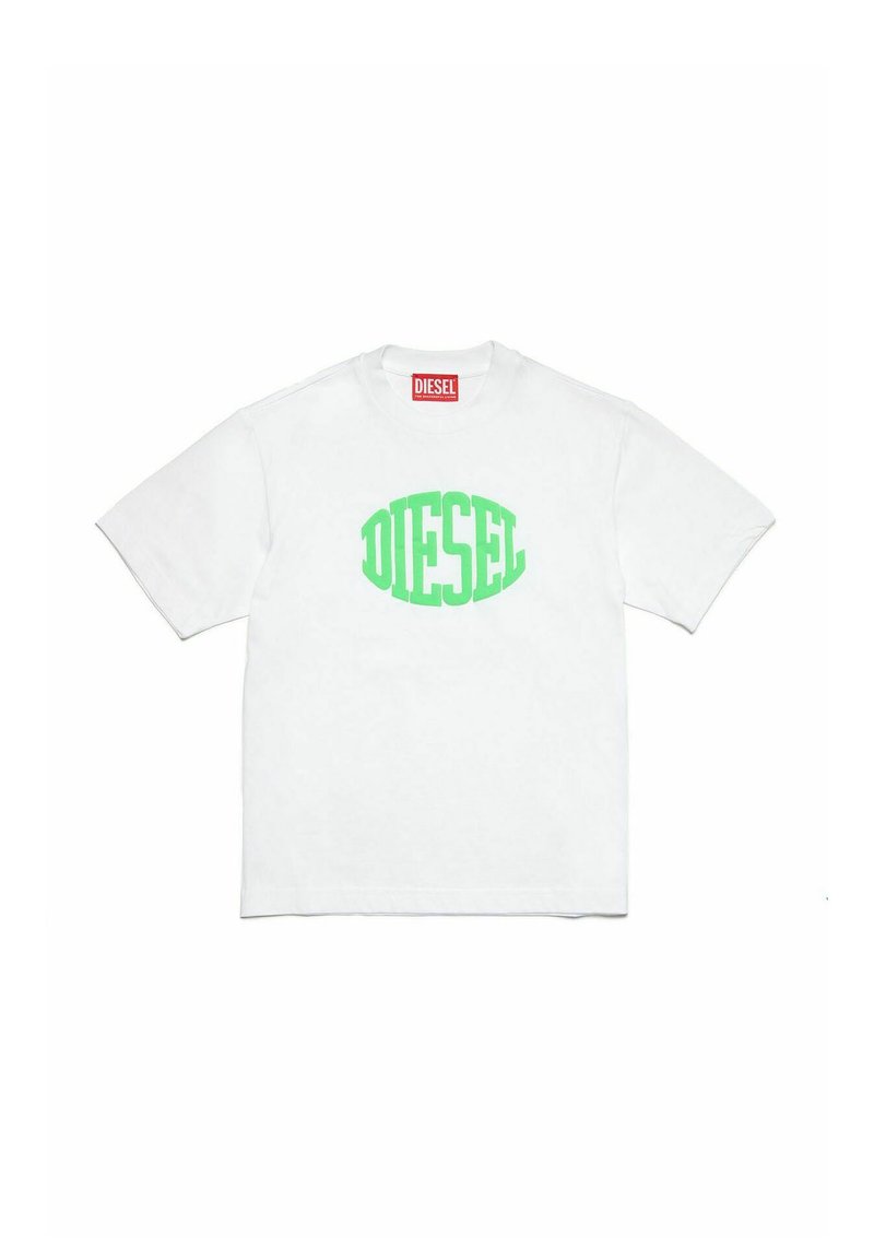 T-shirt bianco in cotone con un logo verde "DIESEL" in evidenza al centro. Maniche corte e design con colletto rotondo. Texture liscia.