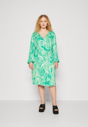 Selected FIOLA LS WRAP DRESS CURVE - Robe de jour - absinthe green