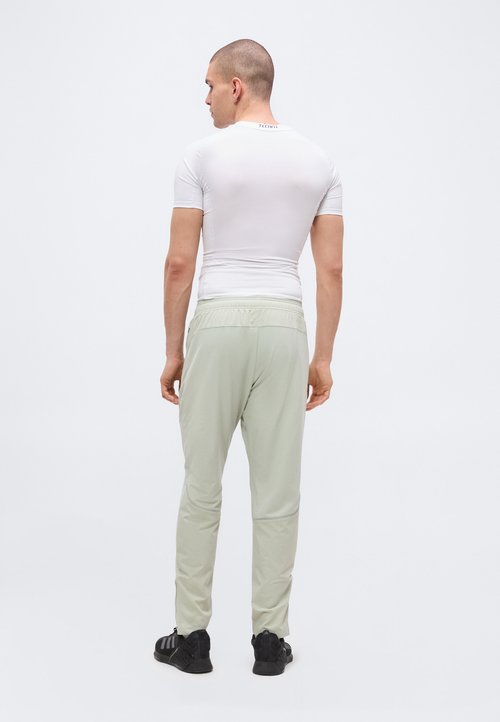 adidas TECH APPAREL SLIM - Tracksuit bottoms - halo green — photo 3