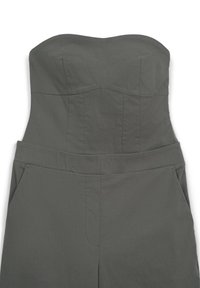 Trägerloser olivgrüner Jumpsuit mit taillierter Oberteil und weit geschnittenen Hosenbeinen, die über Seitentaschen und Nahtdetails verfügen.