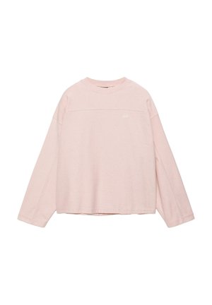 Jasnoróżowa bluza z długim rękawem i okrągłym dekoltem, z małym, subtelnym logo na górnej części klatki piersiowej, rozłożona płasko na białym tle.