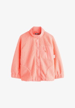 Pfirsichfarbene Fleecejacke mit hohem Kragen, Druckknopfverschluss, elastischen Bündchen und einer linken Brusttasche aus kontrastierendem Stoff.