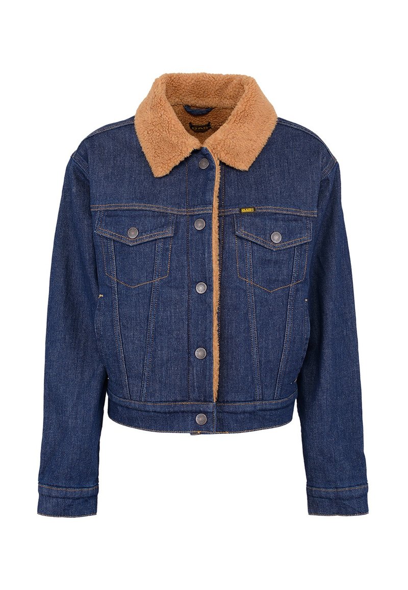 Giacca di jeans blu scuro con colletto in pelliccia sintetica color beige. Presenta due tasche sul petto, chiusura a bottoni e design cropped con cuciture a vista.