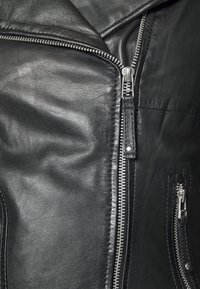 Freaky Nation Skinnjacka - black