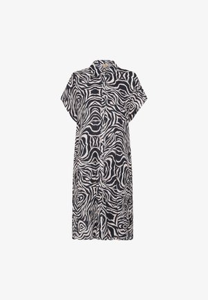 Robe à manches courtes en tissu léger arborant un motif abstrait de zèbre noir et blanc, avec un col et un devant à boutons.