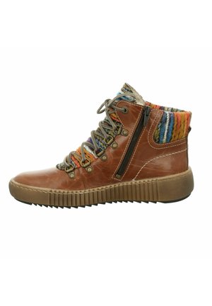 Braune Leder-Ankle-Boots mit einer strukturierten Gummisohle, die mehrfarbige Strickakzente am Kragen und einen seitlichen Reißverschluss aufweisen.