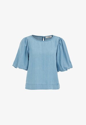 Blouse en denim bleu clair avec encolure ronde, manches courtes bouffantes et fermeture par bouton en forme de goutte d'eau à l'arrière.