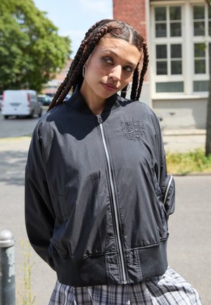 ENGLAND ENT ESSENTIAL BOMBER - Voetbalshirt - Land - black/vivid purple