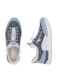 Himmelblaue und dunkelblaue Wildlederschuhe mit weißen Akzenten, flachen Schnürsenkeln, einem seitlichen Reißverschluss und einer robusten Sohle. Perforierte Details an der Seite.