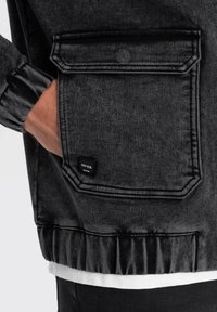 Ombre Džínová bunda - black