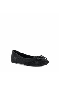 Zwarte ballet flats met een gemarmerde bovenkant, versierd met een strik en kleine accenten. Ronde neus en een platte zool voor comfort.