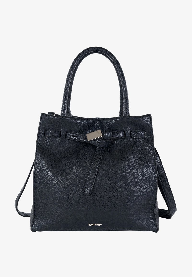 Czarna skórzana torebka o fakturze przypominającej kamyki, z podwójnymi uchwytami i odpinanym paskiem. Zawiera detal w postaci węzła oraz metalową klamrę.