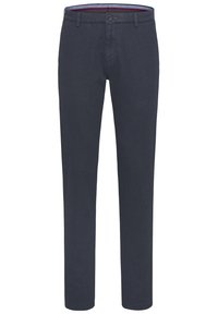 Marinblå byxor tillverkade av texturerad tyg, med knäppning, bälteshällor och en slim fit-design.