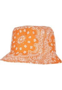 Pălărie portocalie cu model paisley alb, având o margine lată și o textură moale a țesăturii. Designul include motive florale și detalii intricate.