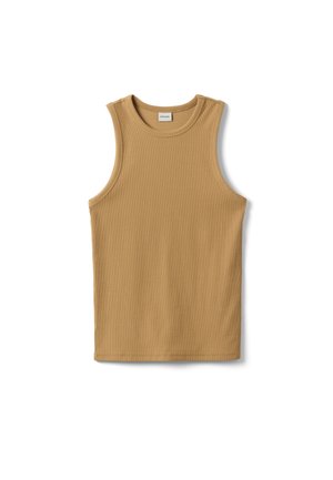 Ärmelloses, beigefarbenes, geripptes Tanktop mit rundem Ausschnitt, flach auf weißem Hintergrund liegend, Etikett im Kragen sichtbar.