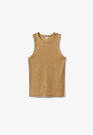 Ärmelloses, beigefarbenes, geripptes Tanktop mit rundem Ausschnitt, flach auf weißem Hintergrund liegend, Etikett im Kragen sichtbar.