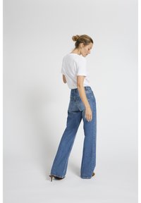 PULZ PZVEGA HW  - Vaqueros boyfriend - medium blue denim