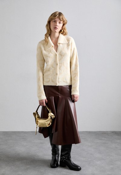 Stine Goya LONG SLEEVE CROPPED CARDIGAN FLUFFY MONOGRAM - Cardigan - beige