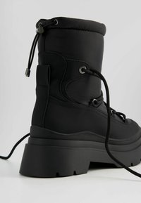 Bershka Botas para la nieve black/negro (Segunda mano