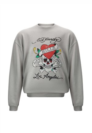 Grauer Pullover mit einem grafischen Design, das einen Schädel, ein Herz und den Text "KILLS LOVE SHOW" zeigt. Rippbündchen und Saum sorgen für Textur.