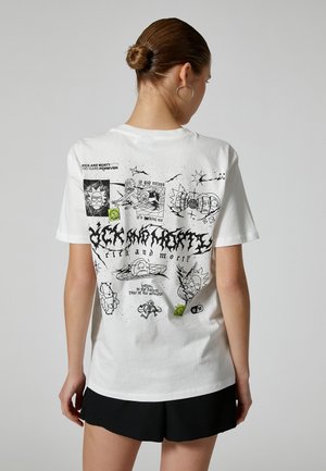 - T-shirt z nadrukiem