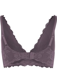 Fioletowy biustonosz z koronkowym wykończeniem, szerokimi ramiączkami i zapięciem na haftkę z tyłu, o teksturowanym wykończeniu.