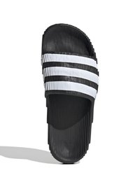 Crne klizne sandale s tri bijele pruge. Izrađene od teksturirane gume, s uzdignutim nabiranim dijelovima na đonu i zaobljenim vrhom s detaljem logotipa.