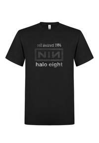 Zwarte katoenen t-shirt met een graphic op de voorkant met de tekst "self destruct 1994," "NIN," en "halo eight" in verschillende tinten grijs.